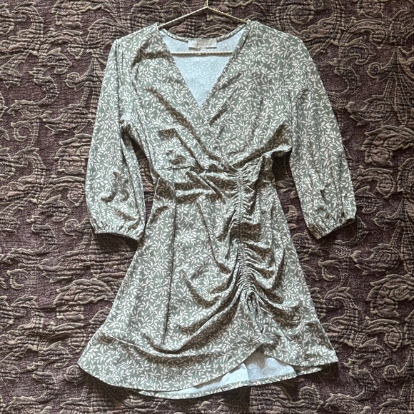 Monteau Los Angeles Midi Above Knee Olive & Cream Leaf Print Ruched Dress - Picture 12 of 12